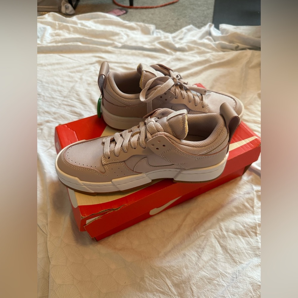 Women’s Nike Dunk Low Disrupt size 8